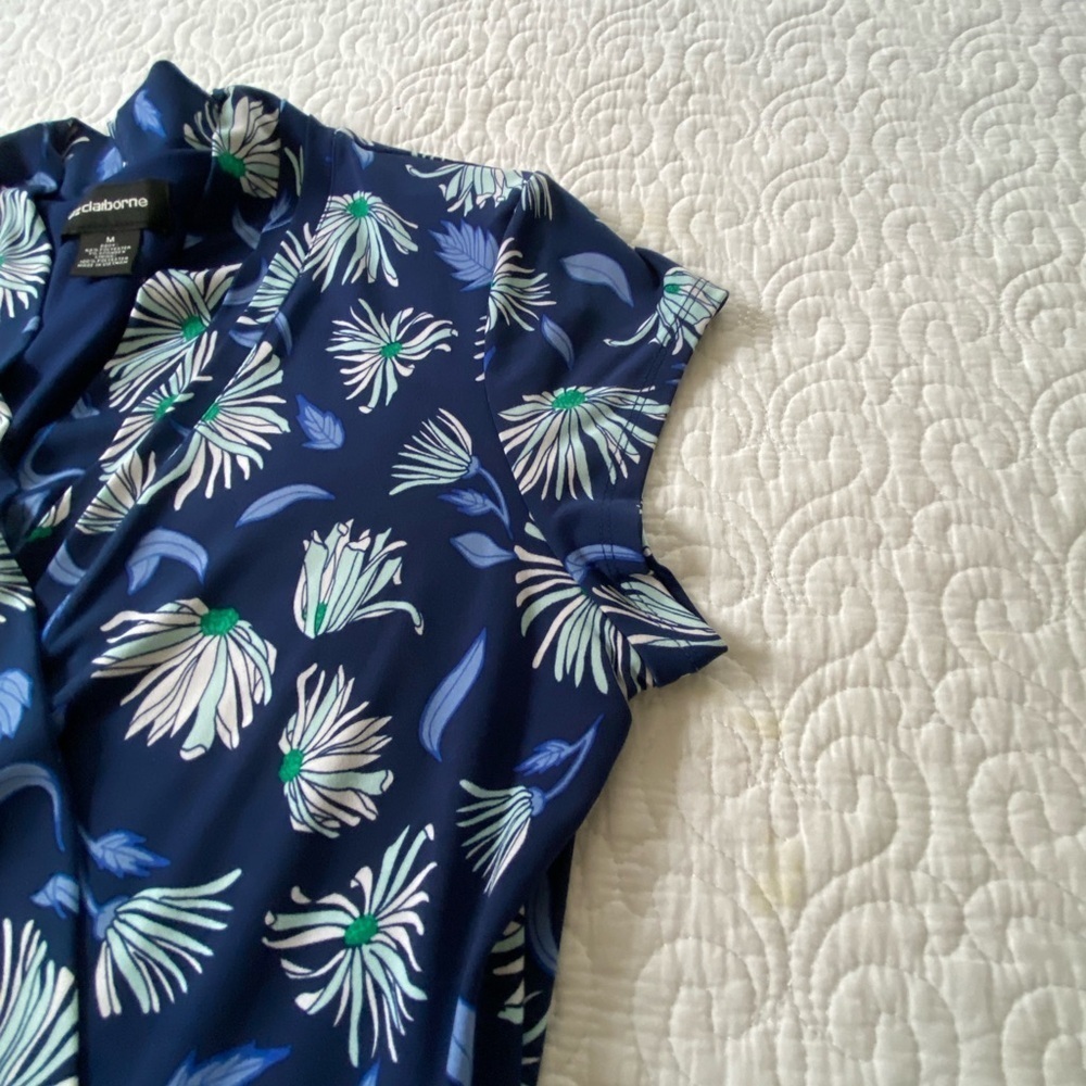 Liz Claiborne Faux Wrap Dress Blue and White Floral Knee Length V Neck Size M - Picture 7 of 12